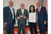 Silberne Wirtschaftsmedaille der WKOÖ für Wolfgang Gutenthaler: v. l. WKO-Obmann Christian Naderer, Wolfgang Gutenthaler, Gabriele Lackner-Strauss, WKO-Leiter Dietmar Wolfsegger. Silberne Wirtschaftsmedaille der WKOÖ für Wolfgang Gutenthaler: v. l. WKO-Obmann Christian Naderer, Wolfgang Gutenthaler, Gabriele Lackner-Strauss, WKO-Leiter Dietmar Wolfsegger.
