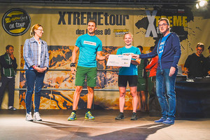 v.l.n.r: Mag. Christa Pacher Leiterin des Jugendreferates des Landes OÖ, Georg Erlinger, Maria Kehrer, Wolfgang Plasser VKB-Bank Regionaldirektor v.l.n.r: Mag. Christa Pacher Leiterin des Jugendreferates des Landes OÖ, Georg Erlinger, Maria Kehrer, Wolfgang Plasser VKB-Bank Regionaldirektor
