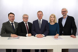 v.l.: LH-Stv. Dr. Manfred Haimbuchner, Bürgermeister MMag. Klaus Luger, Landeshauptmann Mag. Thomas Stelzer, LRin Mag.a Christine Haberlander und LH-Stv. Mag. Dr. Michael Strugl v.l.: LH-Stv. Dr. Manfred Haimbuchner, Bürgermeister MMag. Klaus Luger, Landeshauptmann Mag. Thomas Stelzer, LRin Mag.a Christine Haberlander und LH-Stv. Mag. Dr. Michael Strugl
