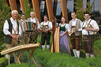 Hausruck Tanzlmusi im Atrium Innehof am 12. August 2017 Hausruck Tanzlmusi im Atrium Innehof am 12. August 2017