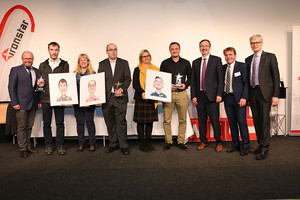 v.l.: Bundesgremialobmann Dieter Funke, Jannik Müller, Birgit Stanzel (Lehrbeauftragte Fa. Schachermayer), Daniel Grurl, Andrea Erlach (Lehrbeauftragte Fa. Kellner & Kunz), Daniel Schörgenhumer, oö. Handelsspartenobmann Ernst Wiesinger, Landesgremialobmann Josef Simmer, WKOÖ-Vizepräsident Clemens Malina-Altzinger v.l.: Bundesgremialobmann Dieter Funke, Jannik Müller, Birgit Stanzel (Lehrbeauftragte Fa. Schachermayer), Daniel Grurl, Andrea Erlach (Lehrbeauftragte Fa. Kellner & Kunz), Daniel Schörgenhumer, oö. Handelsspartenobmann Ernst Wiesinger, Landesgremialobmann Josef Simmer, WKOÖ-Vizepräsident Clemens Malina-Altzinger