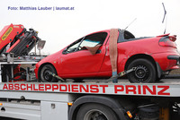 Abtransport des Unfallwagens Abtransport des Unfallwagens