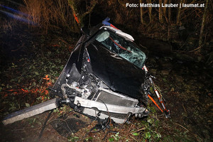 die schwerst beschädigten Unfallfahrzeuge die schwerst beschädigten Unfallfahrzeuge