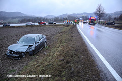 Einsatzkräfte an der Unfallstelle Einsatzkräfte an der Unfallstelle