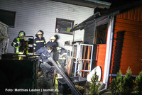 Feuerwehr bei den Löscharbeiten Feuerwehr bei den Löscharbeiten