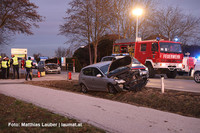 Einsatzkräfte an der Unfallstelle Einsatzkräfte an der Unfallstelle
