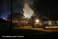 Feuerwehren bei den Löscharbeiten Feuerwehren bei den Löscharbeiten