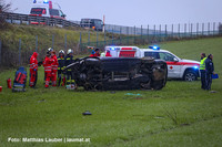 Einsatzkräfte an der Unfallstelle Einsatzkräfte an der Unfallstelle