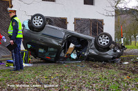 Unfallfahrzeug nach der Bergung der Verletzten Unfallfahrzeug nach der Bergung der Verletzten