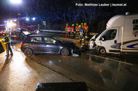 Einsatzkräfte an der Unfallstelle Einsatzkräfte an der Unfallstelle