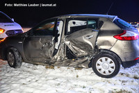 eines der schwer beschädigten Unfallfahrzeuge eines der schwer beschädigten Unfallfahrzeuge