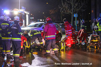 Einsatzkräfte an der Unfallstelle Einsatzkräfte an der Unfallstelle