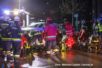 Einsatzkräfte an der Unfallstelle Einsatzkräfte an der Unfallstelle