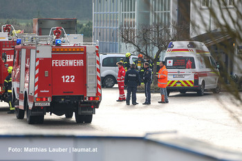 Feuerwehr am Einsatzort Feuerwehr am Einsatzort