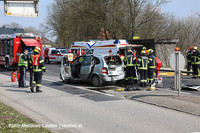 Einsatzkräfte an der Unfallstelle Einsatzkräfte an der Unfallstelle