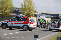 Einsatzkräfte an der Unfallstelle Einsatzkräfte an der Unfallstelle