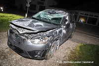 das schwer beschädigte Unfallfahrzeug das schwer beschädigte Unfallfahrzeug