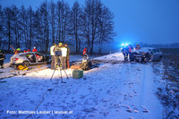 Einsatzkräfte an der Unfallstelle Einsatzkräfte an der Unfallstelle