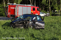 Einsatzkräfte an der Unfallstelle Einsatzkräfte an der Unfallstelle