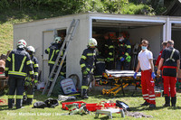 Einsatzkräfte an der Unfallstelle Einsatzkräfte an der Unfallstelle