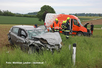 Einsatzkräfte an der Unfallstelle Einsatzkräfte an der Unfallstelle