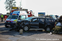 Einsatzkräfte an der Unfallstelle Einsatzkräfte an der Unfallstelle