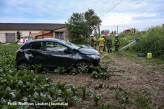 eines der beiden schwer beschädigten Unfallfahrzeuge eines der beiden schwer beschädigten Unfallfahrzeuge