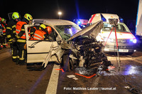 Einsatzkräfte an der Unfallstelle Einsatzkräfte an der Unfallstelle