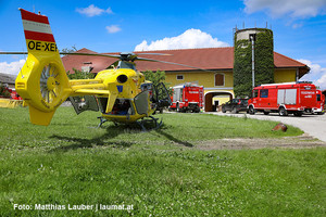 Einsatzkräfte am Unfallort Einsatzkräfte am Unfallort
