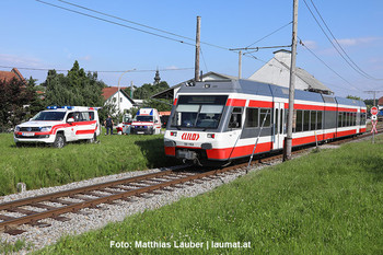 Rettungskräfte an der Unfallstelle Rettungskräfte an der Unfallstelle