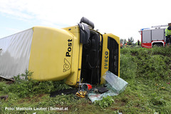 Einsatzkräfte an der Unfallstelle Einsatzkräfte an der Unfallstelle