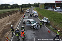 Einsatzkräfte an der Unfallstelle Einsatzkräfte an der Unfallstelle