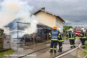 Löscharbeiten am Brandobjekt Löscharbeiten am Brandobjekt
