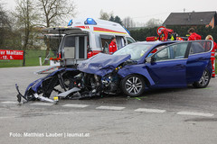 Aufräumarbeiten an der Unfallstelle Aufräumarbeiten an der Unfallstelle