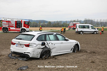 Bergung der Unfallfahrzeuge Bergung der Unfallfahrzeuge