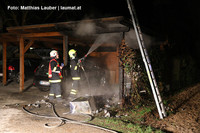 Feuerwehr bei den Löscharbeiten Feuerwehr bei den Löscharbeiten