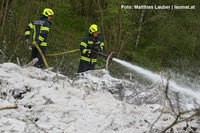 Löscharbeiten der Feuerwehr Löscharbeiten der Feuerwehr