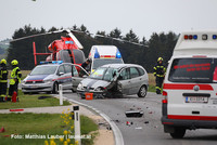 Einsatzkräfte an der Unfallstelle Einsatzkräfte an der Unfallstelle