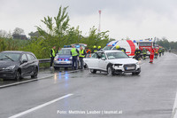 Einsatzkräfte an der Unfallstelle Einsatzkräfte an der Unfallstelle