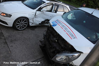 die schwer beschädigten Unfallfahrzeuge die schwer beschädigten Unfallfahrzeuge