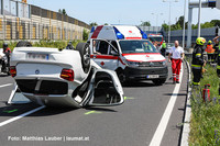 Einsatzkräfte an der Unfallstelle Einsatzkräfte an der Unfallstelle