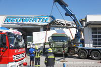 Bergung des abgestürzten Betonelements Bergung des abgestürzten Betonelements