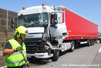 Aufräumarbeiten an der Unfallstelle Aufräumarbeiten an der Unfallstelle