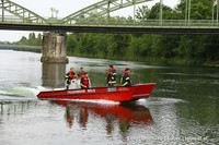 Feuerwehrboot bei der Suche Feuerwehrboot bei der Suche