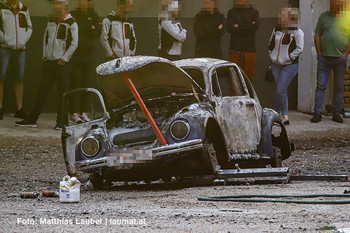 der ausgebrannte VW Käfer der ausgebrannte VW Käfer