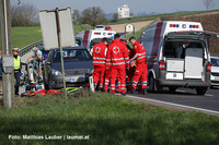 Einsatzkräfte an der Unfallstelle Einsatzkräfte an der Unfallstelle