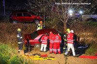 Einsatzkräfte an der Unfallstelle Einsatzkräfte an der Unfallstelle
