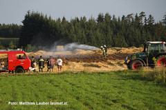 Feuerwehren bei den Löscharbeiten Feuerwehren bei den Löscharbeiten