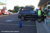 Auto kracht bei Sattledt in einen Tankstellen-Shop Auto kracht bei Sattledt in einen Tankstellen-Shop