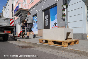 Betonelement wird abtransportiert Betonelement wird abtransportiert